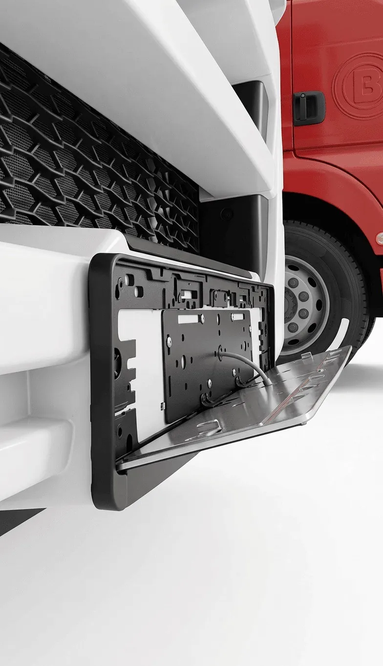 Механизм откидной рамки на бампере грузовика — крупный план