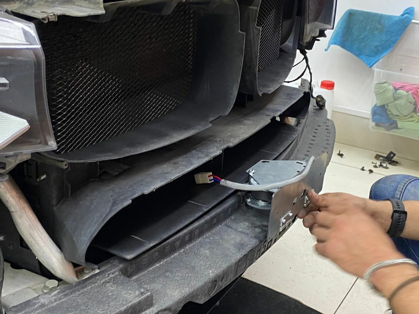 Монтаж механизма откидной рамки